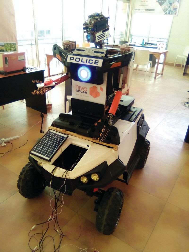 The robot can move around, telling people to put on their masks and to keep their distance